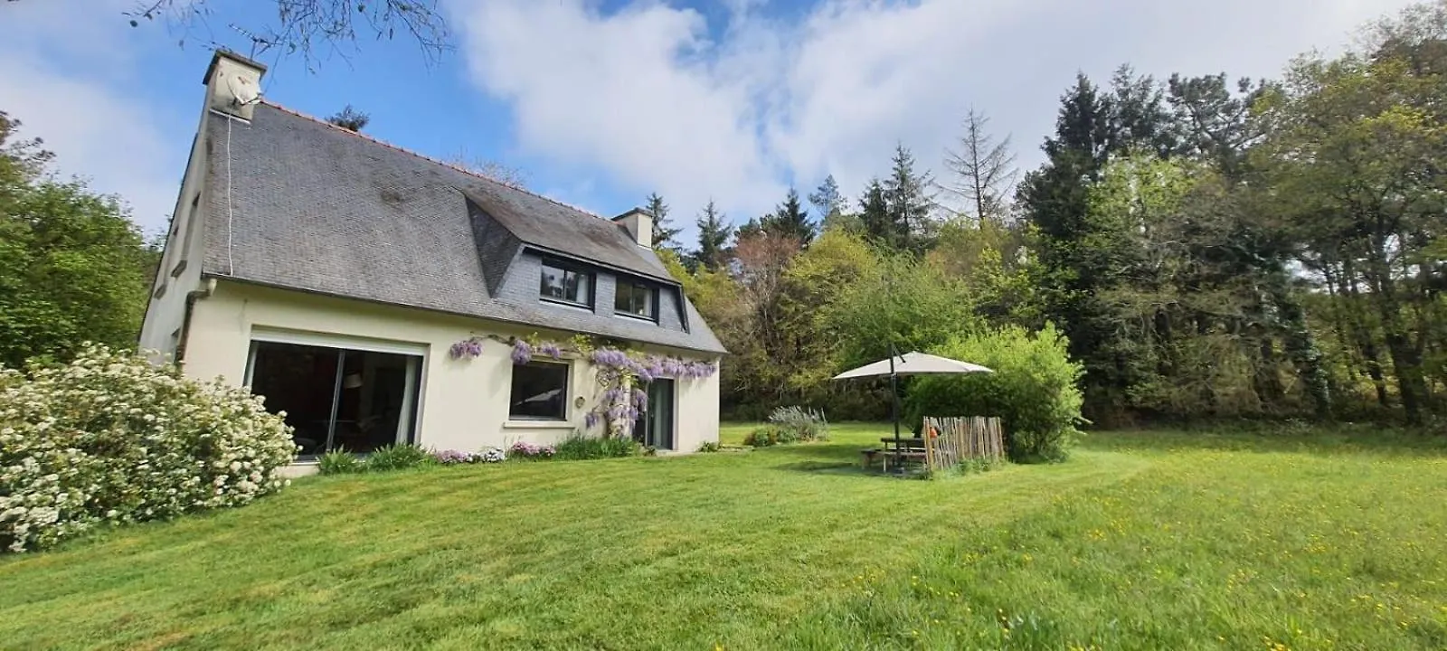 Holiday home L'Oree Du Bois Ploumagoar France